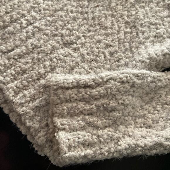 YET AGAIN Soft White/Gray Hooded Cropped Pullover Sweater w/PomPom sz Large - Picture 5 of 10